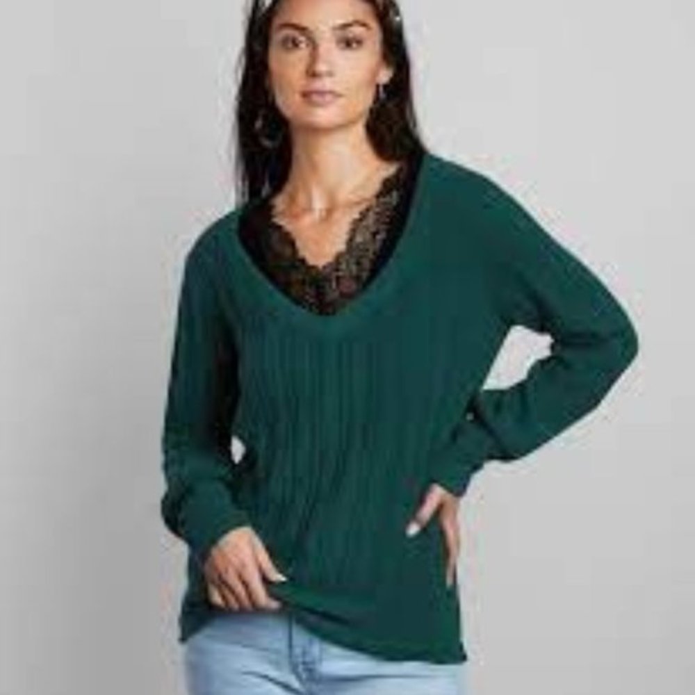 Buckle Black V-Neck Pullover Green‎ Gables Sweater